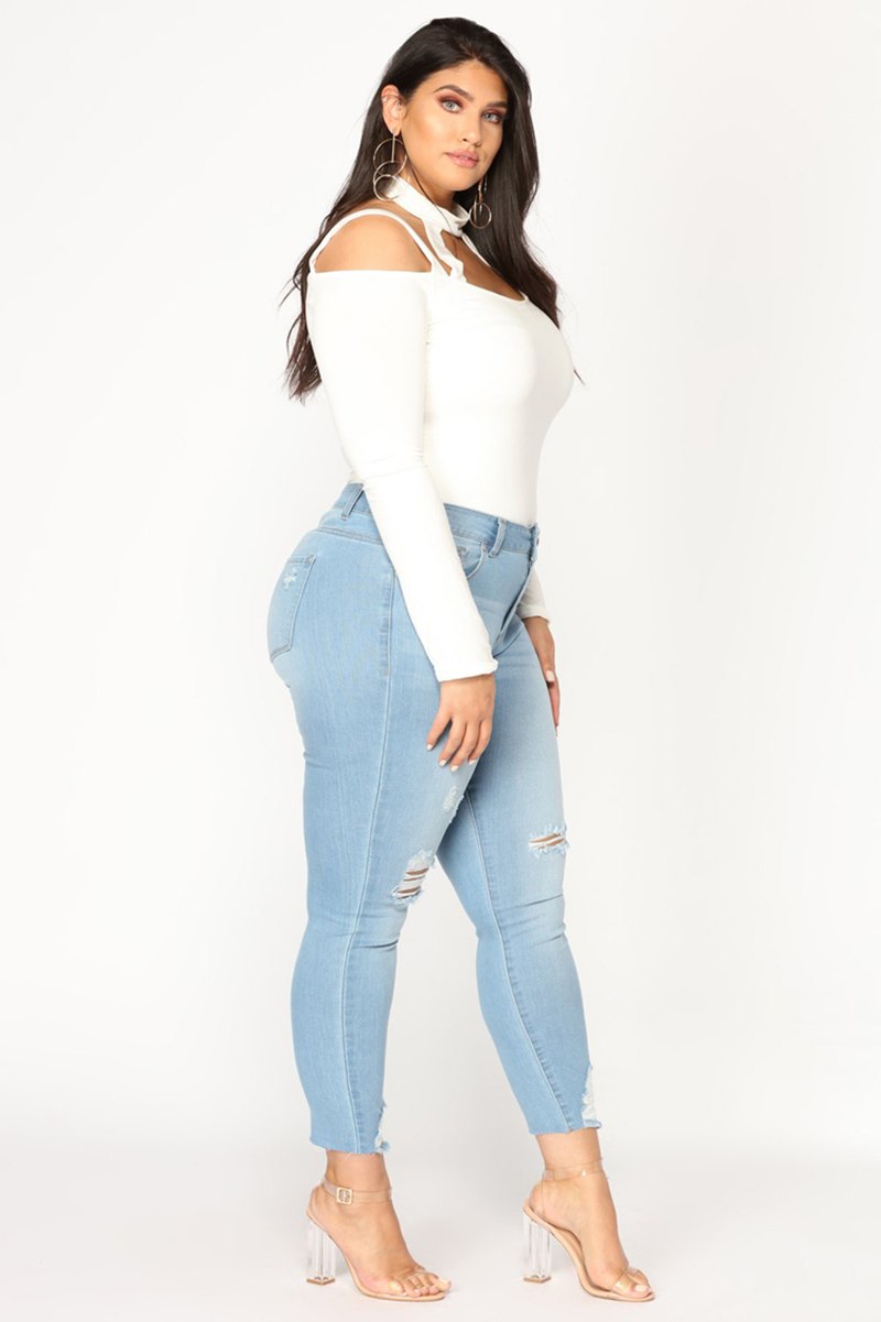 Fall Plus size ripped women's jeans.